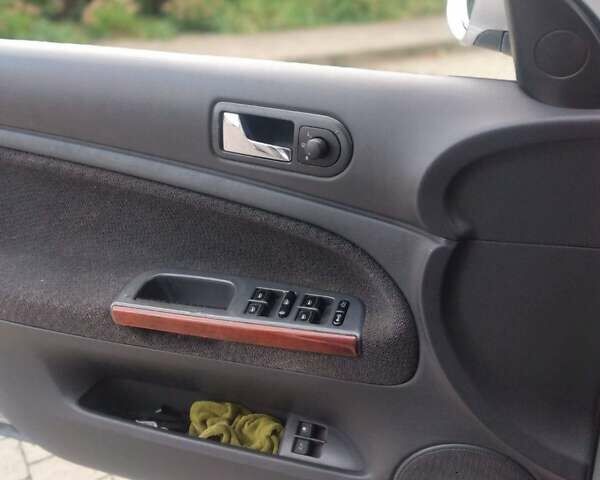 Фольксваген Пассат 2004 в Каменце-Подольском на Automoto.ua Серый Фольксваген Пассат, объемом двигателя 1.98 л и пробегом 320 тыс. км за 3700 $, фото 2 на Automoto.ua