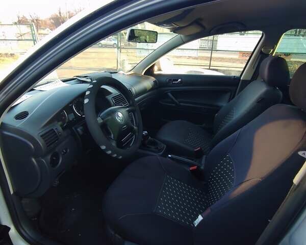 Серый Фольксваген Пассат, объемом двигателя 1.6 л и пробегом 232 тыс. км за 4750 $, фото 13 на Automoto.ua