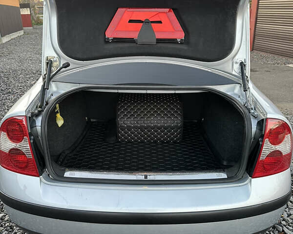 Сірий Фольксваген Пассат, об'ємом двигуна 1.6 л та пробігом 215 тис. км за 5200 $, фото 20 на Automoto.ua