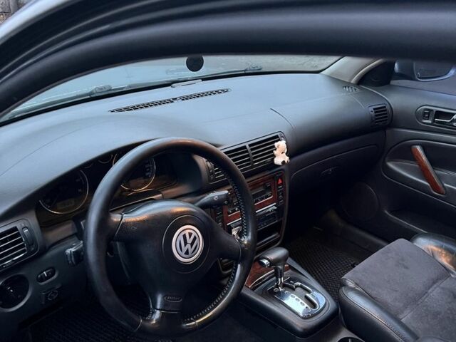 Серый Фольксваген Пассат, объемом двигателя 1.8 л и пробегом 285 тыс. км за 3900 $, фото 12 на Automoto.ua