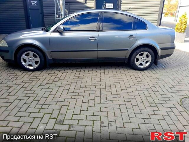 Серый Фольксваген Пассат, объемом двигателя 1.6 л и пробегом 320 тыс. км за 4999 $, фото 6 на Automoto.ua