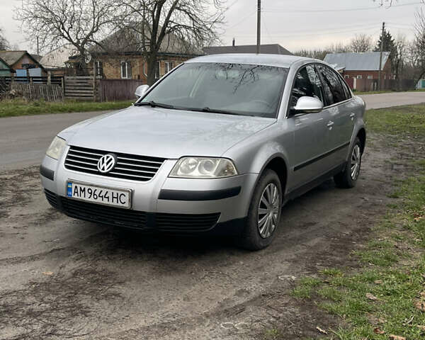 Сірий Фольксваген Пассат, об'ємом двигуна 1.6 л та пробігом 305 тис. км за 4500 $, фото 4 на Automoto.ua