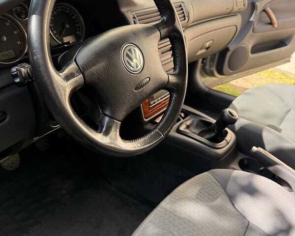 Серый Фольксваген Пассат, объемом двигателя 1.6 л и пробегом 224 тыс. км за 5300 $, фото 13 на Automoto.ua