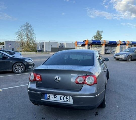 Серый Фольксваген Пассат, объемом двигателя 2 л и пробегом 350 тыс. км за 2500 $, фото 1 на Automoto.ua