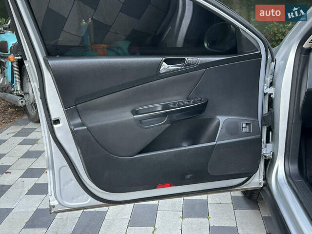 Сірий Фольксваген Пассат, об'ємом двигуна 2 л та пробігом 251 тис. км за 4999 $, фото 19 на Automoto.ua