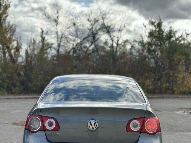 Серый Фольксваген Пассат, объемом двигателя 2 л и пробегом 328 тыс. км за 3250 $, фото 4 на Automoto.ua