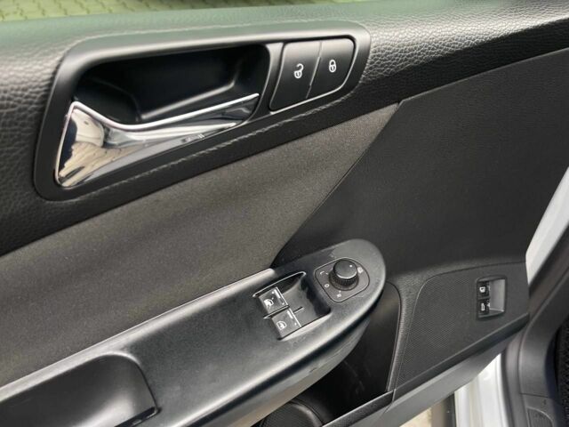 Серый Фольксваген Пассат, объемом двигателя 1.6 л и пробегом 236 тыс. км за 6400 $, фото 8 на Automoto.ua