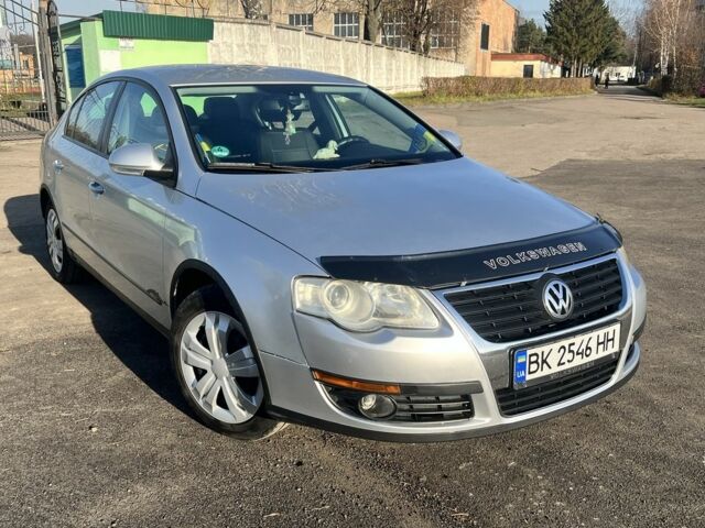 Серый Фольксваген Пассат, объемом двигателя 1.6 л и пробегом 204 тыс. км за 5000 $, фото 2 на Automoto.ua