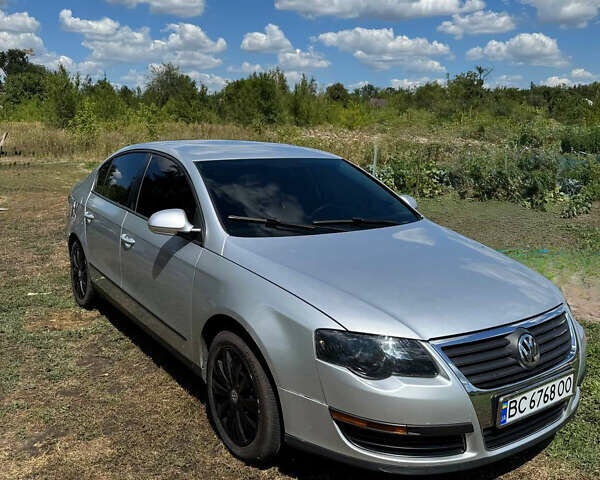 Сірий Фольксваген Пассат, об'ємом двигуна 1.6 л та пробігом 270 тис. км за 5050 $, фото 5 на Automoto.ua