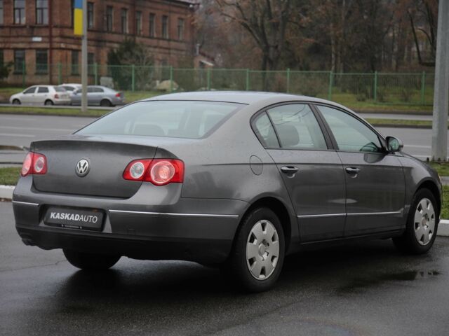 Сірий Фольксваген Пассат, об'ємом двигуна 2 л та пробігом 307 тис. км за 5800 $, фото 5 на Automoto.ua