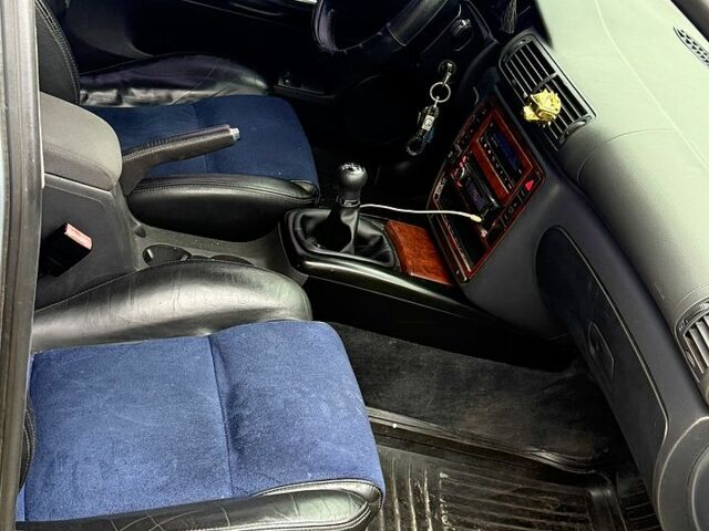 Серый Фольксваген Пассат, объемом двигателя 1.8 л и пробегом 300 тыс. км за 4300 $, фото 6 на Automoto.ua