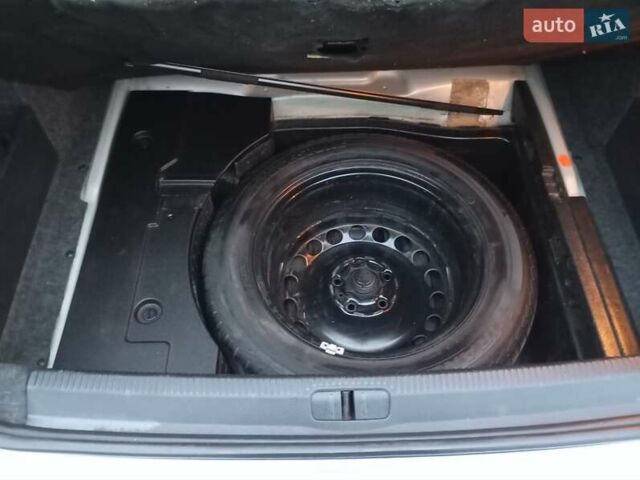 Серый Фольксваген Пассат, объемом двигателя 1.6 л и пробегом 396 тыс. км за 3900 $, фото 10 на Automoto.ua