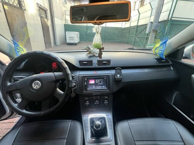 Серый Фольксваген Пассат, объемом двигателя 1.6 л и пробегом 204 тыс. км за 5000 $, фото 1 на Automoto.ua