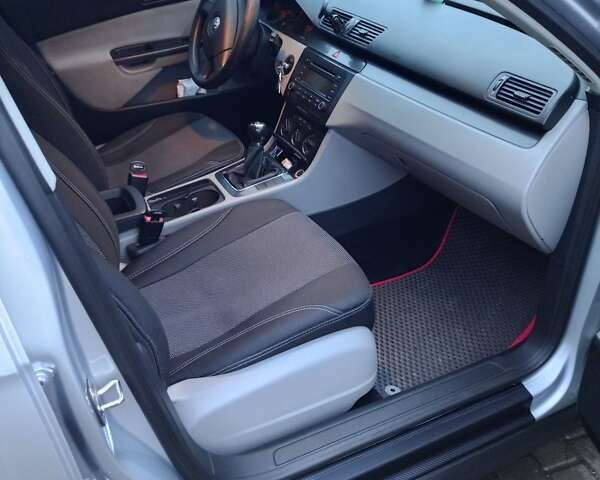 Сірий Фольксваген Пассат, об'ємом двигуна 1.6 л та пробігом 248 тис. км за 6500 $, фото 5 на Automoto.ua