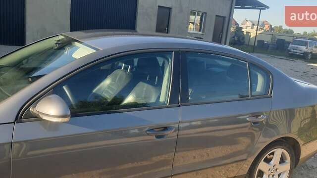 Серый Фольксваген Пассат, объемом двигателя 1.6 л и пробегом 240 тыс. км за 6800 $, фото 9 на Automoto.ua