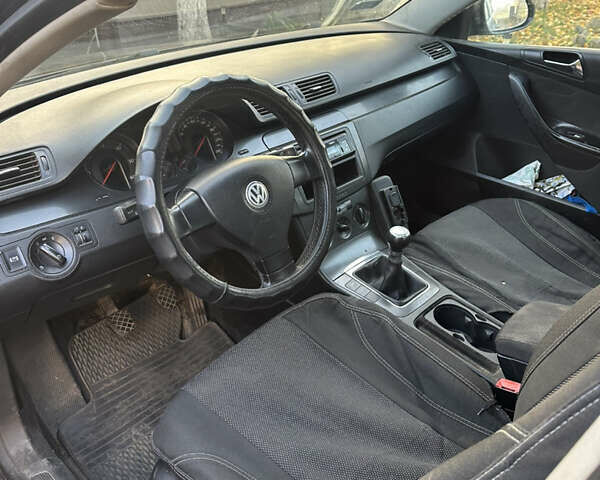 Серый Фольксваген Пассат, объемом двигателя 2 л и пробегом 350 тыс. км за 4999 $, фото 5 на Automoto.ua