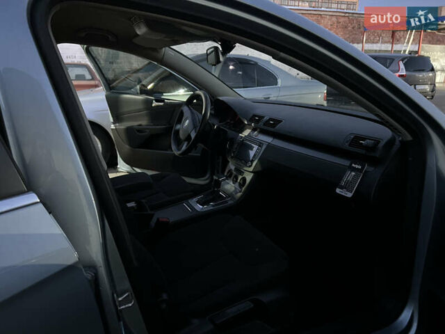 Сірий Фольксваген Пассат, об'ємом двигуна 2 л та пробігом 240 тис. км за 7100 $, фото 16 на Automoto.ua