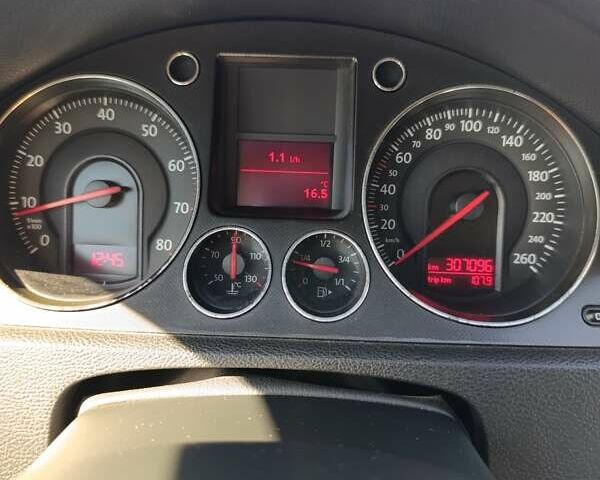 Сірий Фольксваген Пассат, об'ємом двигуна 2 л та пробігом 307 тис. км за 5900 $, фото 1 на Automoto.ua