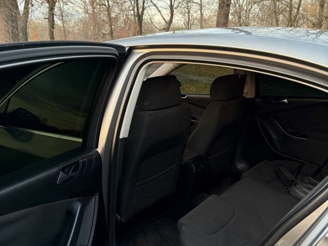 Серый Фольксваген Пассат, объемом двигателя 1.6 л и пробегом 142 тыс. км за 6800 $, фото 9 на Automoto.ua