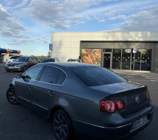 Серый Фольксваген Пассат, объемом двигателя 2 л и пробегом 350 тыс. км за 2500 $, фото 2 на Automoto.ua