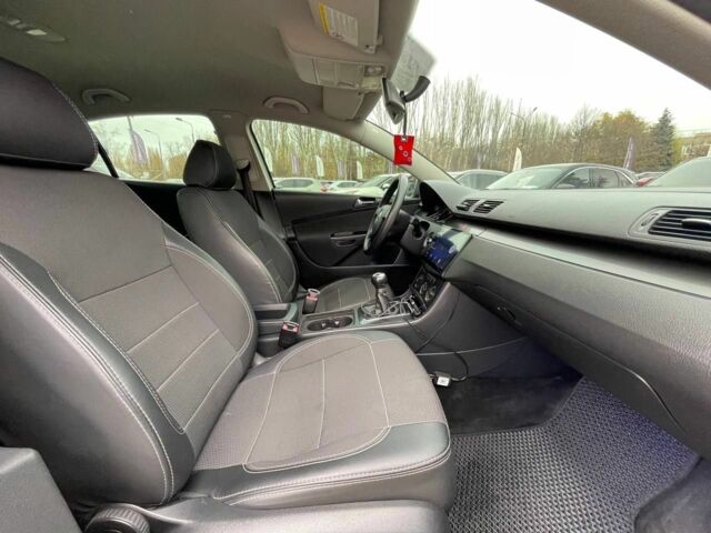 Серый Фольксваген Пассат, объемом двигателя 1.6 л и пробегом 236 тыс. км за 6400 $, фото 14 на Automoto.ua