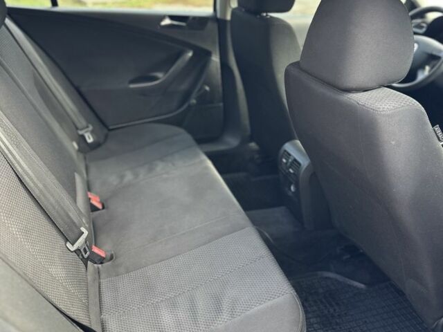 Серый Фольксваген Пассат, объемом двигателя 2 л и пробегом 328 тыс. км за 3250 $, фото 9 на Automoto.ua