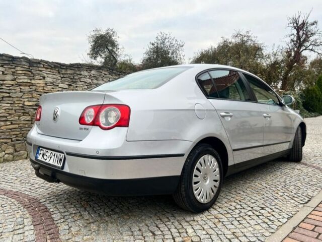 Серый Фольксваген Пассат, объемом двигателя 2 л и пробегом 298 тыс. км за 2000 $, фото 1 на Automoto.ua