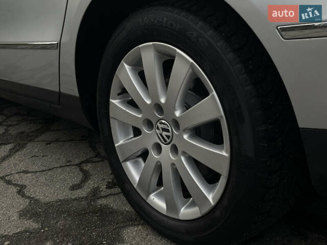 Сірий Фольксваген Пассат, об'ємом двигуна 1.6 л та пробігом 209 тис. км за 6299 $, фото 35 на Automoto.ua
