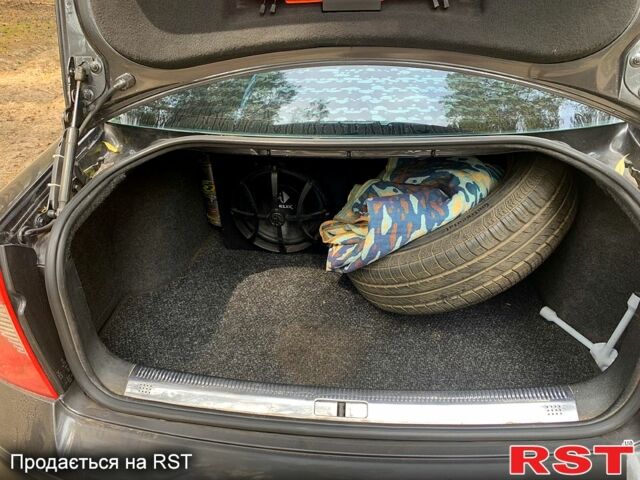 Сірий Фольксваген Пассат, об'ємом двигуна 2 л та пробігом 294 тис. км за 5300 $, фото 2 на Automoto.ua