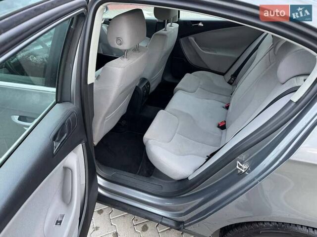 Серый Фольксваген Пассат, объемом двигателя 1.6 л и пробегом 185 тыс. км за 5950 $, фото 20 на Automoto.ua