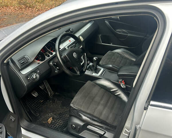 Серый Фольксваген Пассат, объемом двигателя 1.98 л и пробегом 302 тыс. км за 6000 $, фото 4 на Automoto.ua