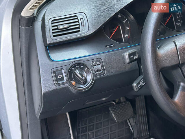 Сірий Фольксваген Пассат, об'ємом двигуна 2 л та пробігом 251 тис. км за 4999 $, фото 20 на Automoto.ua