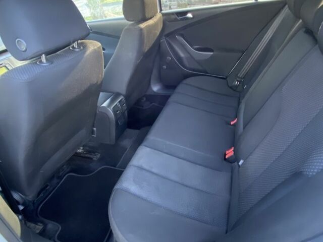 Сірий Фольксваген Пассат, об'ємом двигуна 1.6 л та пробігом 215 тис. км за 5350 $, фото 5 на Automoto.ua