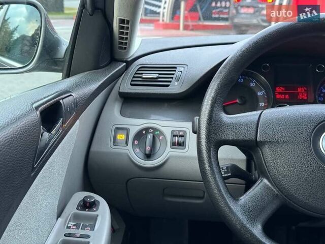 Серый Фольксваген Пассат, объемом двигателя 1.6 л и пробегом 185 тыс. км за 5950 $, фото 37 на Automoto.ua