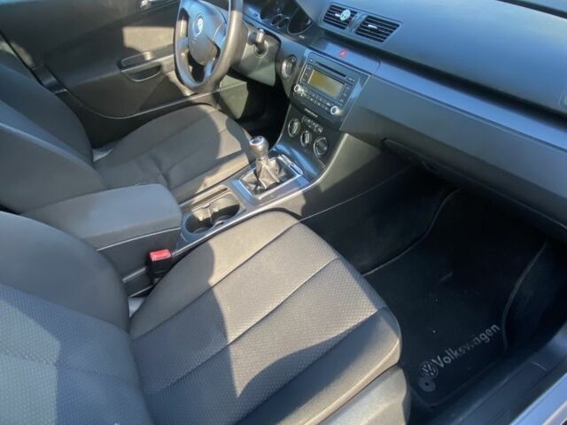 Сірий Фольксваген Пассат, об'ємом двигуна 1.6 л та пробігом 215 тис. км за 5350 $, фото 7 на Automoto.ua