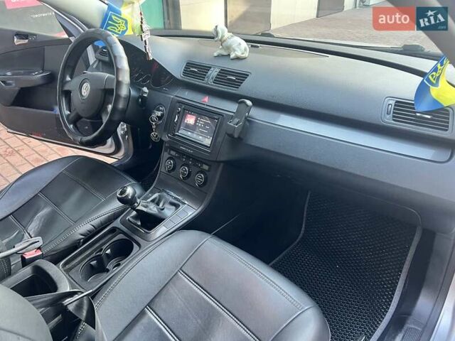 Сірий Фольксваген Пассат, об'ємом двигуна 1.6 л та пробігом 204 тис. км за 5000 $, фото 12 на Automoto.ua