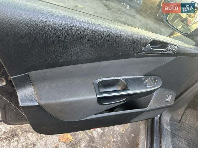 Серый Фольксваген Пассат, объемом двигателя 2 л и пробегом 350 тыс. км за 4999 $, фото 6 на Automoto.ua