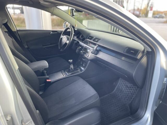 Сірий Фольксваген Пассат, об'ємом двигуна 2 л та пробігом 400 тис. км за 2650 $, фото 12 на Automoto.ua