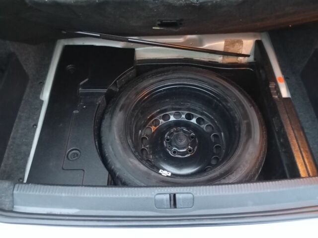 Сірий Фольксваген Пассат, об'ємом двигуна 1.6 л та пробігом 396 тис. км за 3900 $, фото 11 на Automoto.ua