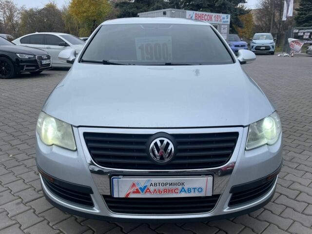 Серый Фольксваген Пассат, объемом двигателя 1.6 л и пробегом 236 тыс. км за 6400 $, фото 1 на Automoto.ua