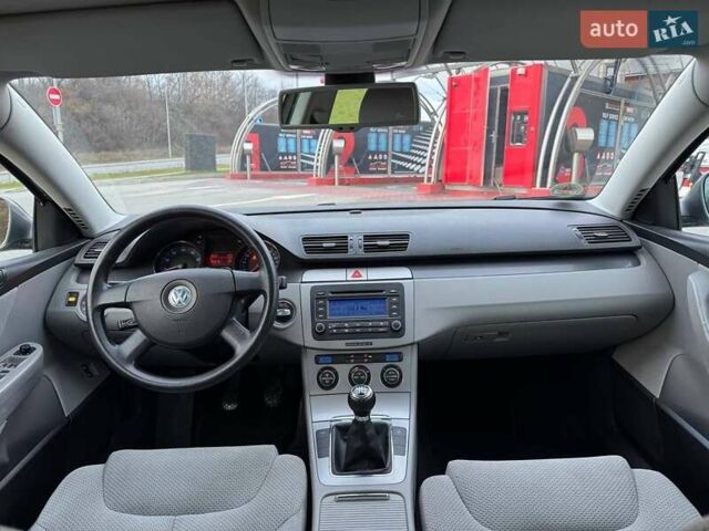 Серый Фольксваген Пассат, объемом двигателя 1.6 л и пробегом 185 тыс. км за 5950 $, фото 33 на Automoto.ua