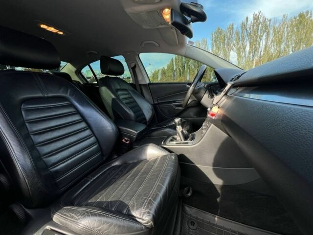 Серый Фольксваген Пассат, объемом двигателя 2 л и пробегом 249 тыс. км за 6700 $, фото 7 на Automoto.ua