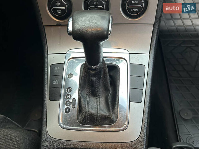 Сірий Фольксваген Пассат, об'ємом двигуна 2 л та пробігом 251 тис. км за 4999 $, фото 18 на Automoto.ua