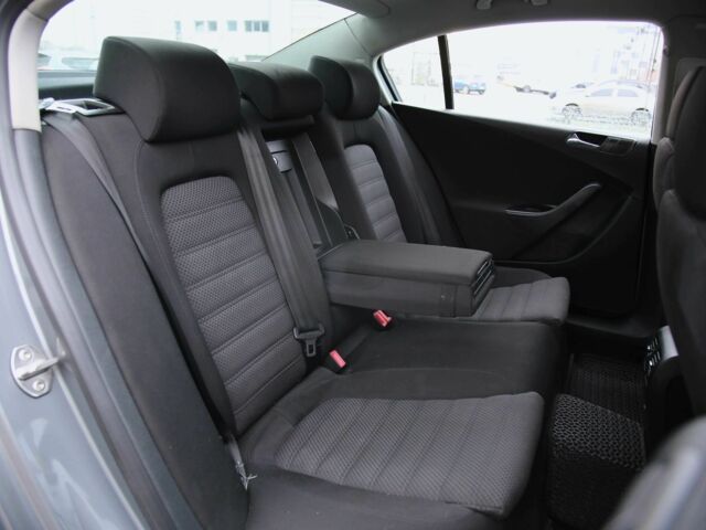 Сірий Фольксваген Пассат, об'ємом двигуна 2 л та пробігом 307 тис. км за 5800 $, фото 8 на Automoto.ua