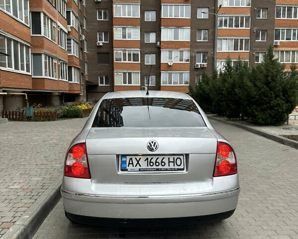 Серый Фольксваген Пассат, объемом двигателя 1.8 л и пробегом 319 тыс. км за 4750 $, фото 5 на Automoto.ua