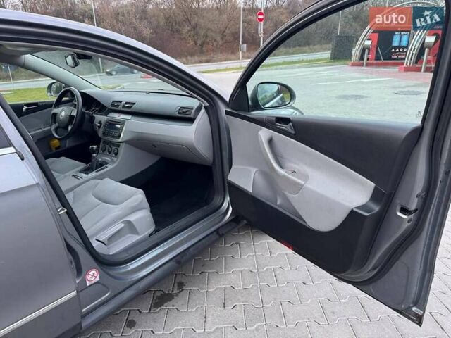 Серый Фольксваген Пассат, объемом двигателя 1.6 л и пробегом 185 тыс. км за 5950 $, фото 27 на Automoto.ua