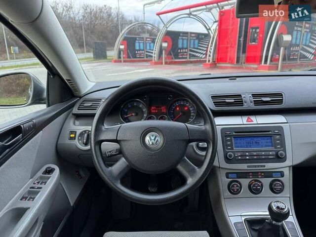 Серый Фольксваген Пассат, объемом двигателя 1.6 л и пробегом 185 тыс. км за 5950 $, фото 29 на Automoto.ua