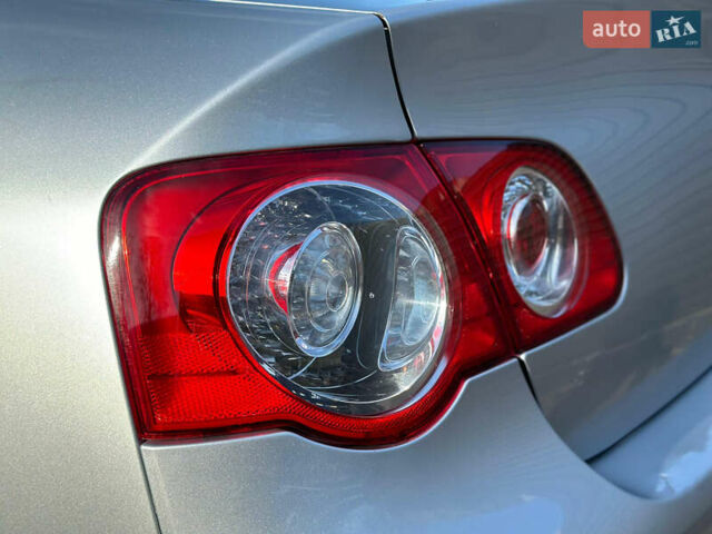 Серый Фольксваген Пассат, объемом двигателя 1.98 л и пробегом 238 тыс. км за 5300 $, фото 9 на Automoto.ua