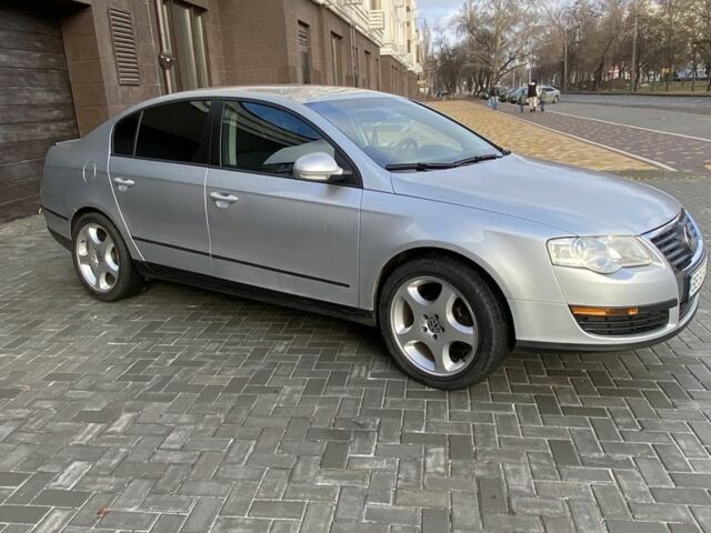 Сірий Фольксваген Пассат, об'ємом двигуна 1.6 л та пробігом 215 тис. км за 5350 $, фото 4 на Automoto.ua