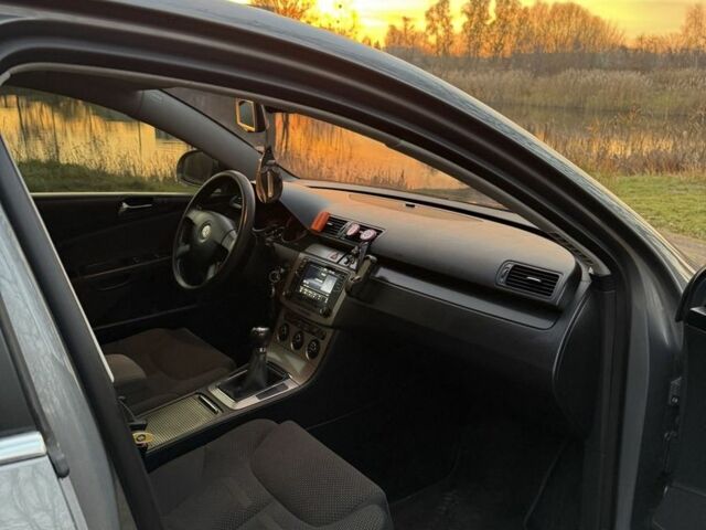 Серый Фольксваген Пассат, объемом двигателя 1.6 л и пробегом 142 тыс. км за 6800 $, фото 5 на Automoto.ua